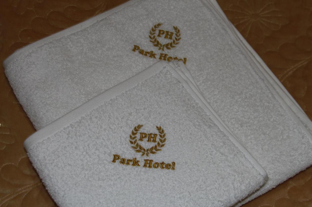 Park Hotel クタイシ エクステリア 写真